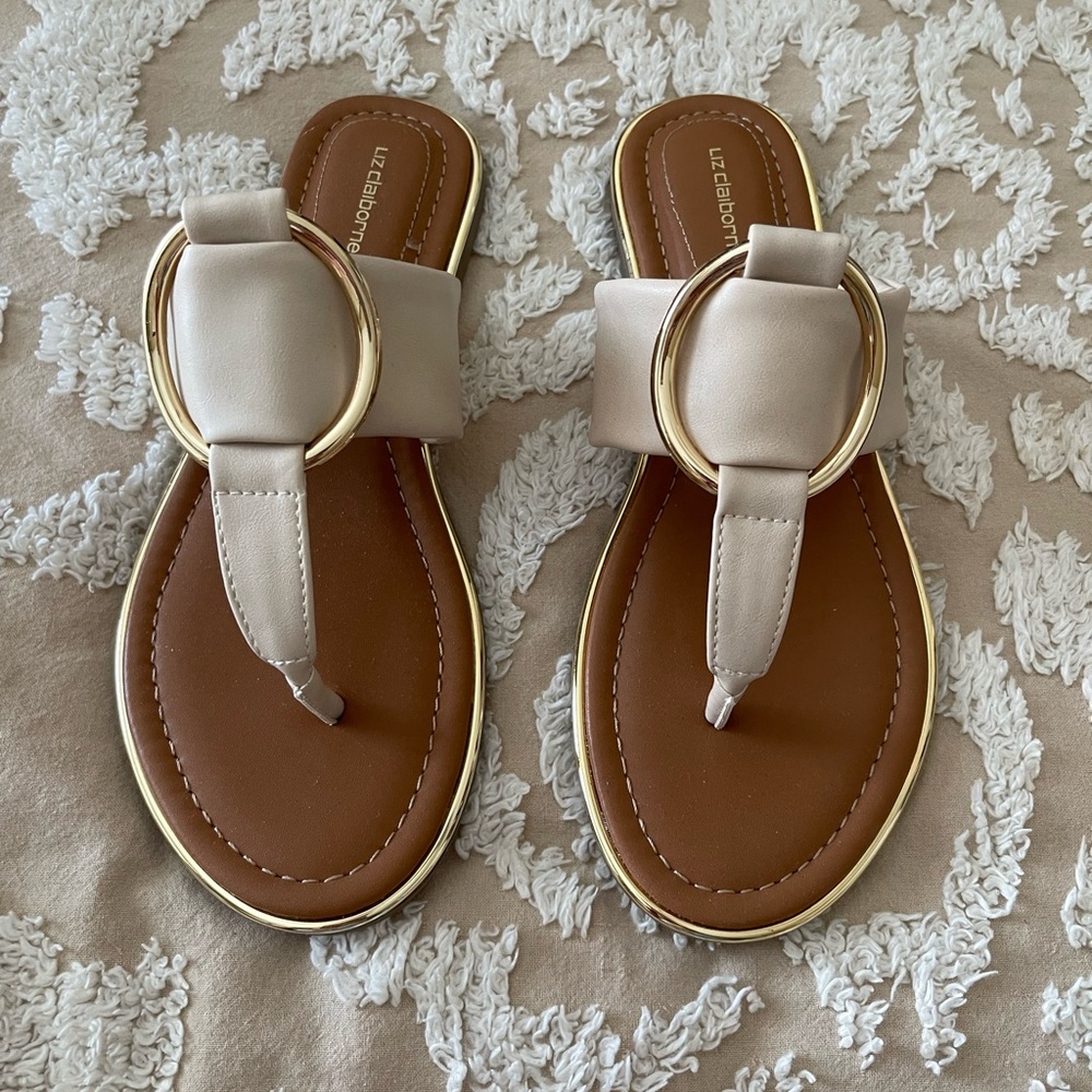 Cream Sandals - Liz Claiborne   Size 7 - Picture 3 of 4